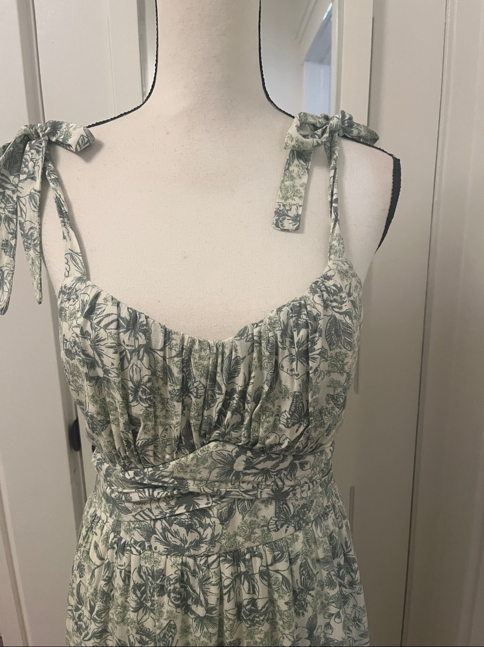 Trixxi Green & White Floral Print Tiered Maxi Dress Narrow Strap Shirred Bodice - Picture 3 of 10